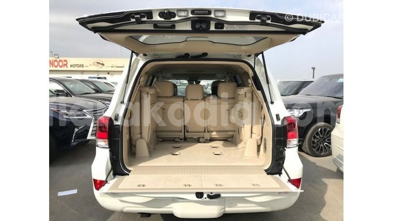 Big with watermark toyota land cruiser diana import dubai 5229