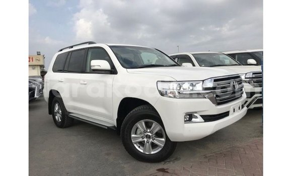 Acheter Import Voiture Toyota Land Cruiser Blanc à Import - Dubai, Diana Acheter Import Voiture Toyota Land Cruiser Blanc à Import - Dubai, Diana