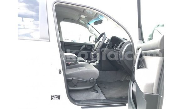 Acheter Import Voiture Toyota Land Cruiser Blanc à Import - Dubai, Diana Acheter Import Voiture Toyota Land Cruiser Blanc à Import - Dubai, Diana