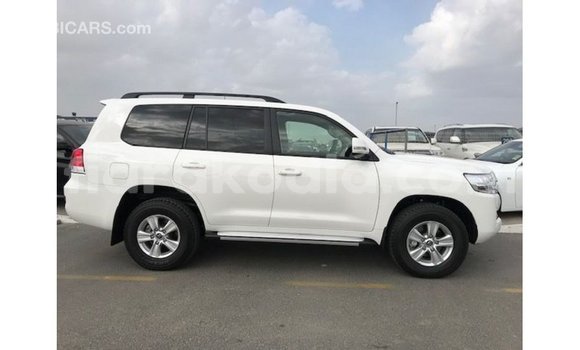 Acheter Import Voiture Toyota Land Cruiser Blanc à Import - Dubai, Diana Acheter Import Voiture Toyota Land Cruiser Blanc à Import - Dubai, Diana