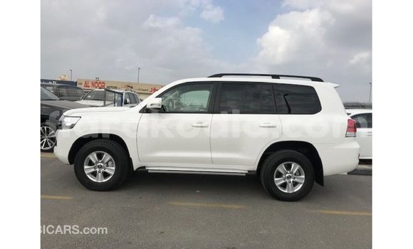 Acheter Import Voiture Toyota Land Cruiser Blanc à Import - Dubai, Diana Acheter Import Voiture Toyota Land Cruiser Blanc à Import - Dubai, Diana