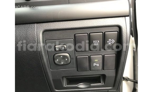 Acheter Import Voiture Toyota Land Cruiser Blanc à Import - Dubai, Diana Acheter Import Voiture Toyota Land Cruiser Blanc à Import - Dubai, Diana