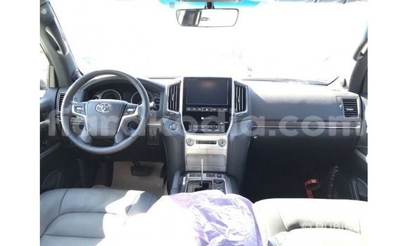 Acheter Import Voiture Toyota Land Cruiser Blanc à Import - Dubai, Diana Acheter Import Voiture Toyota Land Cruiser Blanc à Import - Dubai, Diana