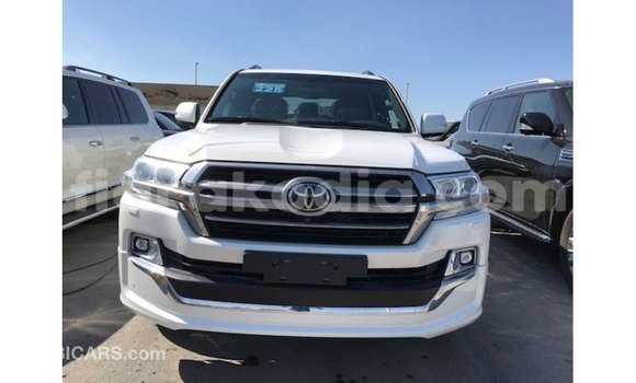 Acheter Import Voiture Toyota Land Cruiser Blanc à Import - Dubai, Diana Acheter Import Voiture Toyota Land Cruiser Blanc à Import - Dubai, Diana