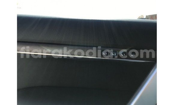 Acheter Import Voiture Toyota Land Cruiser Blanc à Import - Dubai, Diana Acheter Import Voiture Toyota Land Cruiser Blanc à Import - Dubai, Diana