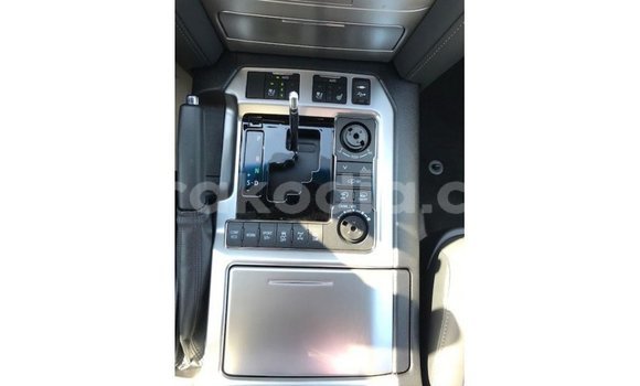 Acheter Import Voiture Toyota Land Cruiser Blanc à Import - Dubai, Diana Acheter Import Voiture Toyota Land Cruiser Blanc à Import - Dubai, Diana