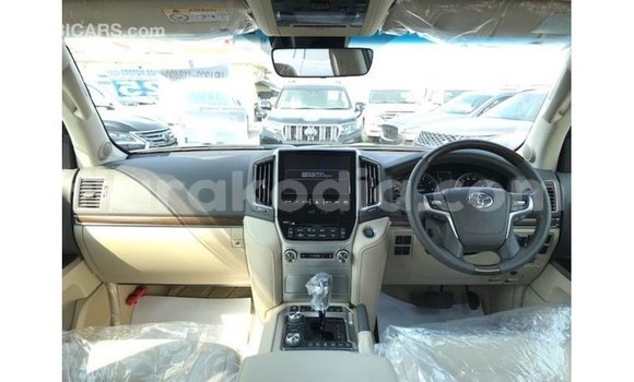Acheter Import Voiture Toyota Land Cruiser Blanc à Import - Dubai, Diana Acheter Import Voiture Toyota Land Cruiser Blanc à Import - Dubai, Diana