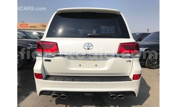 Acheter Import Voiture Toyota Land Cruiser Blanc à Import - Dubai, Diana Acheter Import Voiture Toyota Land Cruiser Blanc à Import - Dubai, Diana