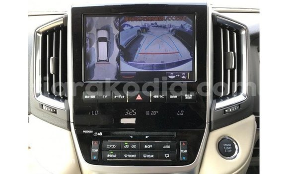 Acheter Import Voiture Toyota Land Cruiser Blanc à Import - Dubai, Diana Acheter Import Voiture Toyota Land Cruiser Blanc à Import - Dubai, Diana