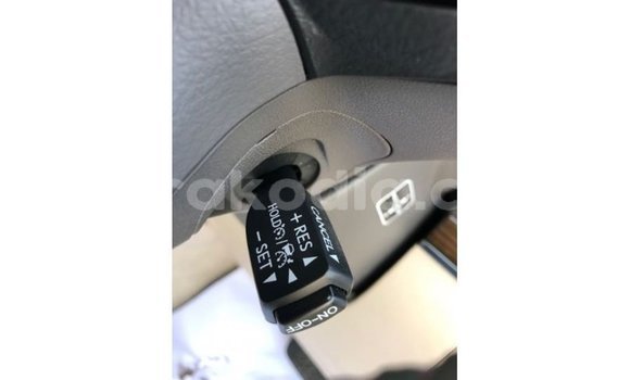 Acheter Import Voiture Toyota Land Cruiser Blanc à Import - Dubai, Diana Acheter Import Voiture Toyota Land Cruiser Blanc à Import - Dubai, Diana