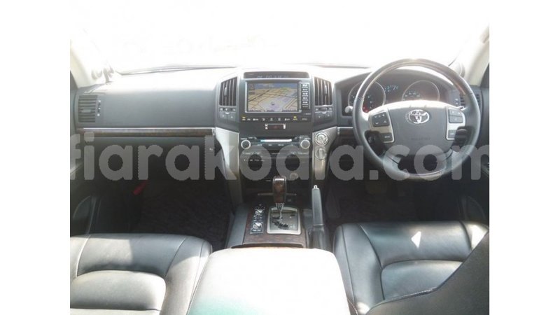 Big with watermark toyota land cruiser diana import dubai 5238