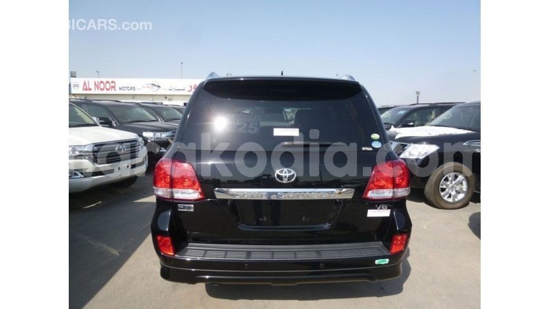 Big with watermark toyota land cruiser diana import dubai 5238