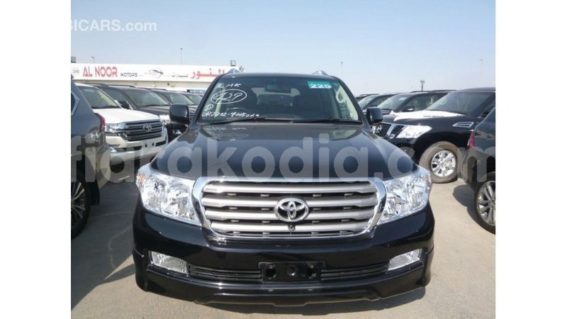 Big with watermark toyota land cruiser diana import dubai 5238