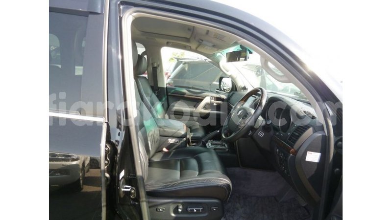 Big with watermark toyota land cruiser diana import dubai 5238