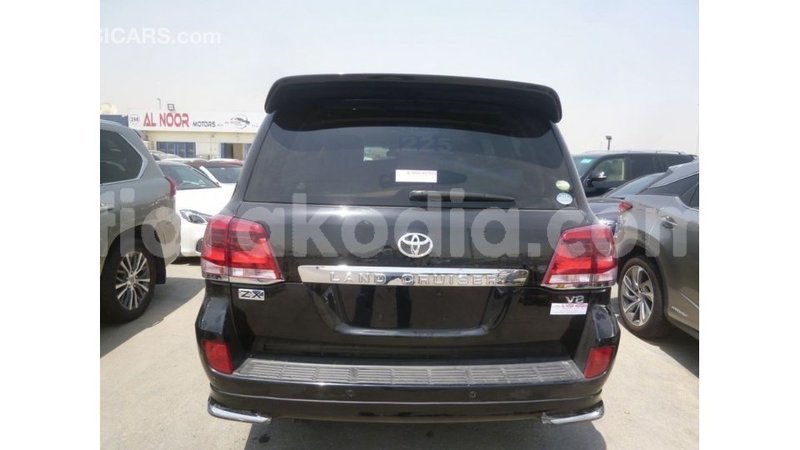 Big with watermark toyota land cruiser diana import dubai 5239