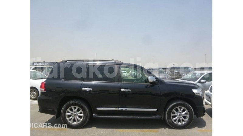 Big with watermark toyota land cruiser diana import dubai 5239