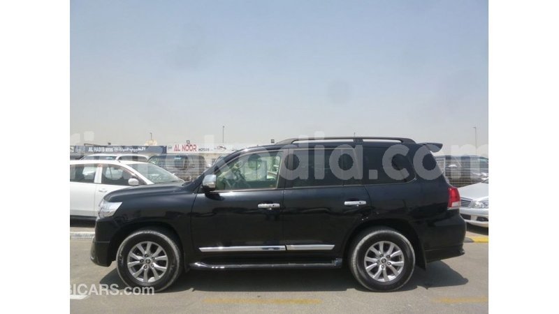 Big with watermark toyota land cruiser diana import dubai 5239