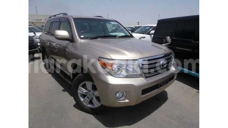 Big with watermark toyota land cruiser diana import dubai 5240