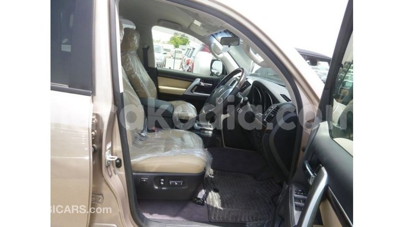 Big with watermark toyota land cruiser diana import dubai 5240