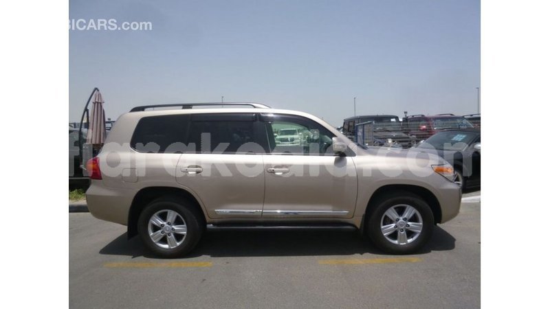 Big with watermark toyota land cruiser diana import dubai 5240