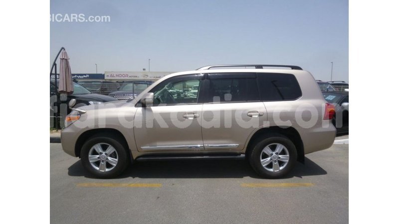 Big with watermark toyota land cruiser diana import dubai 5240