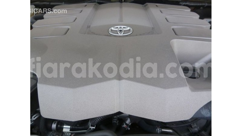 Big with watermark toyota land cruiser diana import dubai 5240