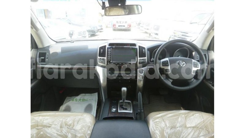 Big with watermark toyota land cruiser diana import dubai 5243