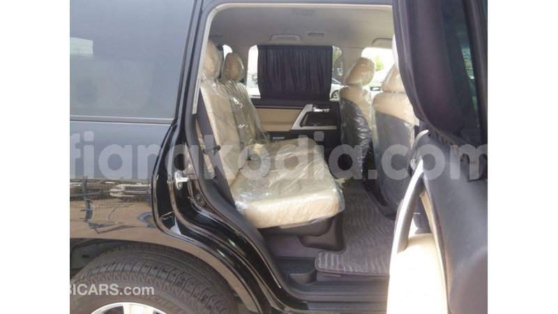 Big with watermark toyota land cruiser diana import dubai 5243