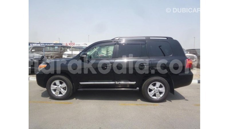 Big with watermark toyota land cruiser diana import dubai 5243