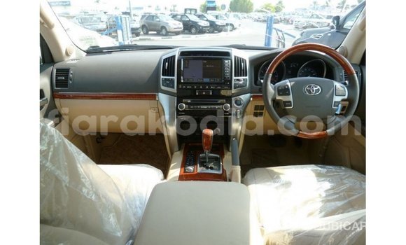 Acheter Import Voiture Toyota Land Cruiser Blanc à Import - Dubai, Diana Acheter Import Voiture Toyota Land Cruiser Blanc à Import - Dubai, Diana