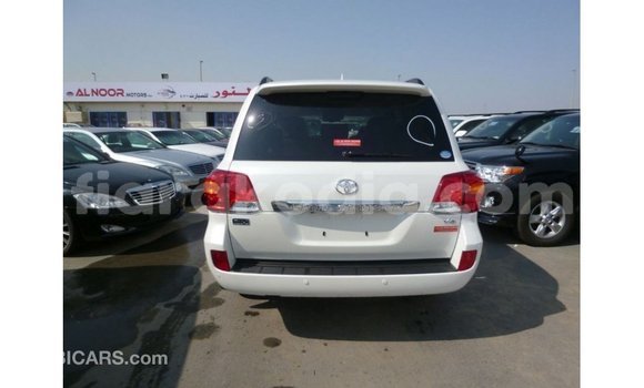 Acheter Import Voiture Toyota Land Cruiser Blanc à Import - Dubai, Diana Acheter Import Voiture Toyota Land Cruiser Blanc à Import - Dubai, Diana