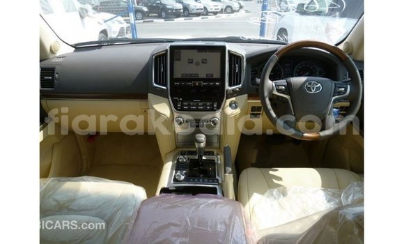 Acheter Import Voiture Toyota Land Cruiser Blanc à Import - Dubai, Diana Acheter Import Voiture Toyota Land Cruiser Blanc à Import - Dubai, Diana