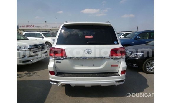 Acheter Import Voiture Toyota Land Cruiser Blanc à Import - Dubai, Diana Acheter Import Voiture Toyota Land Cruiser Blanc à Import - Dubai, Diana