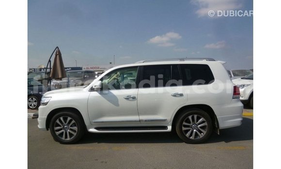 Acheter Import Voiture Toyota Land Cruiser Blanc à Import - Dubai, Diana Acheter Import Voiture Toyota Land Cruiser Blanc à Import - Dubai, Diana