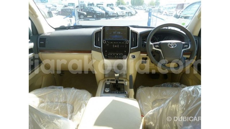 Big with watermark toyota land cruiser diana import dubai 5249