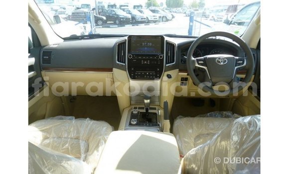 Acheter Import Voiture Toyota Land Cruiser Blanc à Import - Dubai, Diana Acheter Import Voiture Toyota Land Cruiser Blanc à Import - Dubai, Diana