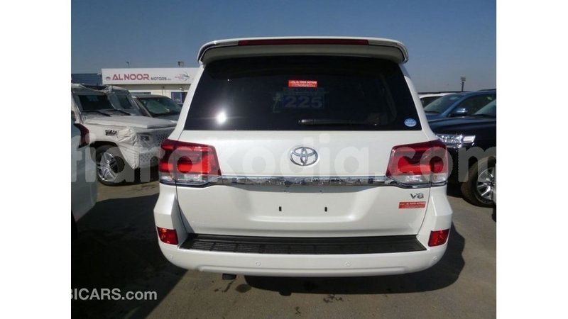 Big with watermark toyota land cruiser diana import dubai 5249