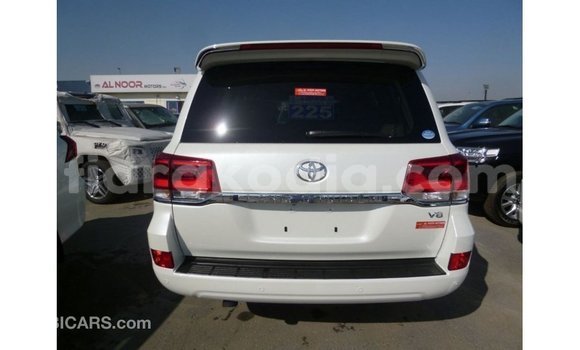 Acheter Import Voiture Toyota Land Cruiser Blanc à Import - Dubai, Diana Acheter Import Voiture Toyota Land Cruiser Blanc à Import - Dubai, Diana