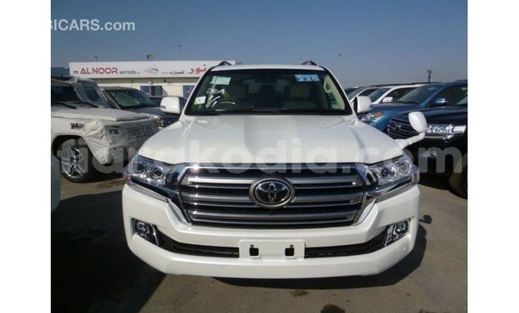 Acheter Import Voiture Toyota Land Cruiser Blanc à Import - Dubai, Diana Acheter Import Voiture Toyota Land Cruiser Blanc à Import - Dubai, Diana