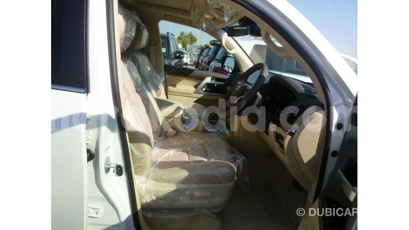 Big with watermark toyota land cruiser diana import dubai 5249