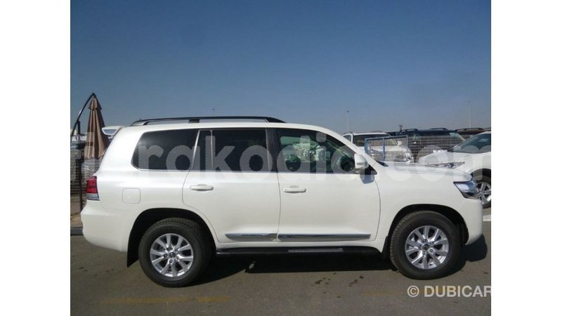 Big with watermark toyota land cruiser diana import dubai 5249