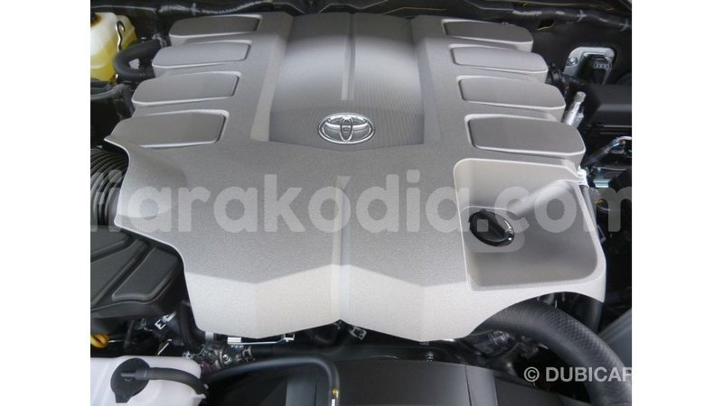 Big with watermark toyota land cruiser diana import dubai 5251