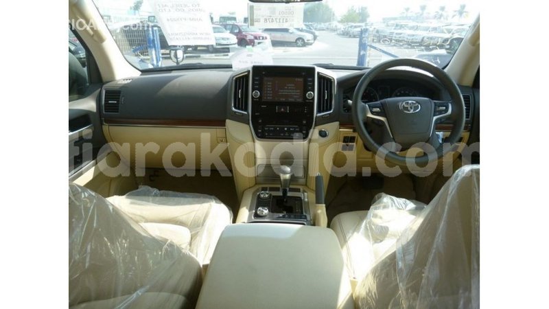 Big with watermark toyota land cruiser diana import dubai 5253