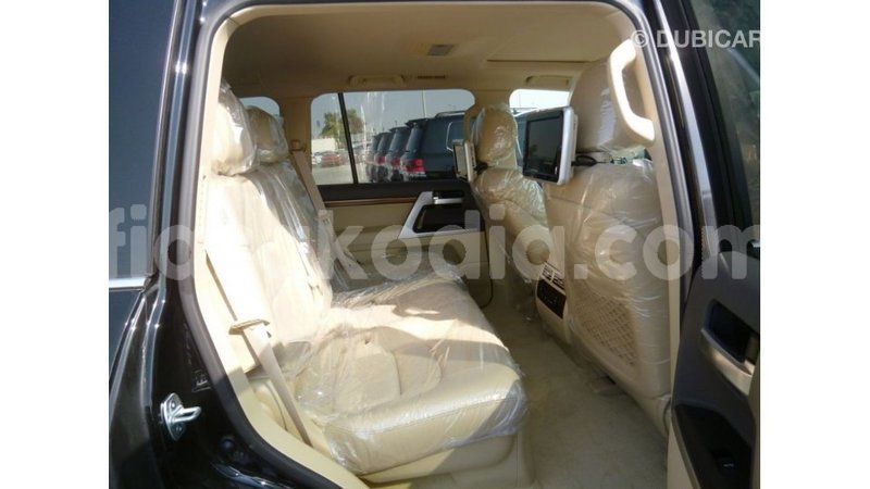 Big with watermark toyota land cruiser diana import dubai 5253