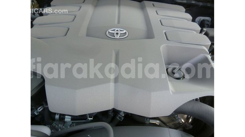 Big with watermark toyota land cruiser diana import dubai 5253