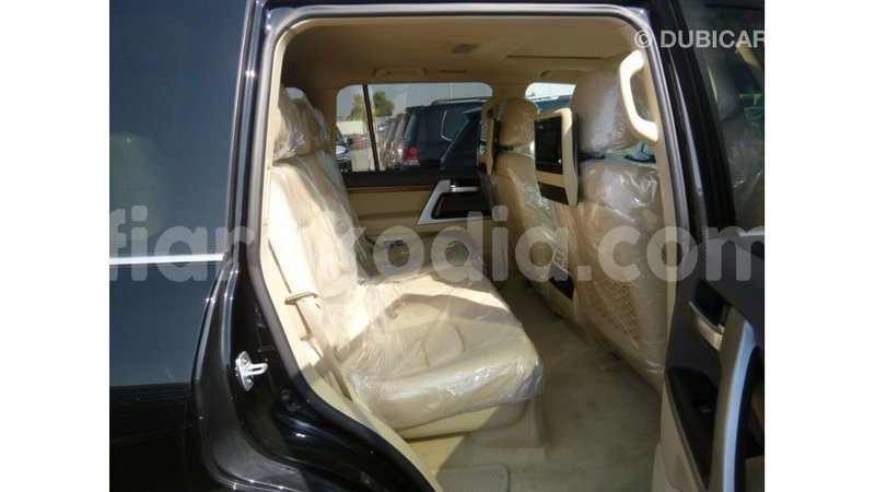 Big with watermark toyota land cruiser diana import dubai 5256