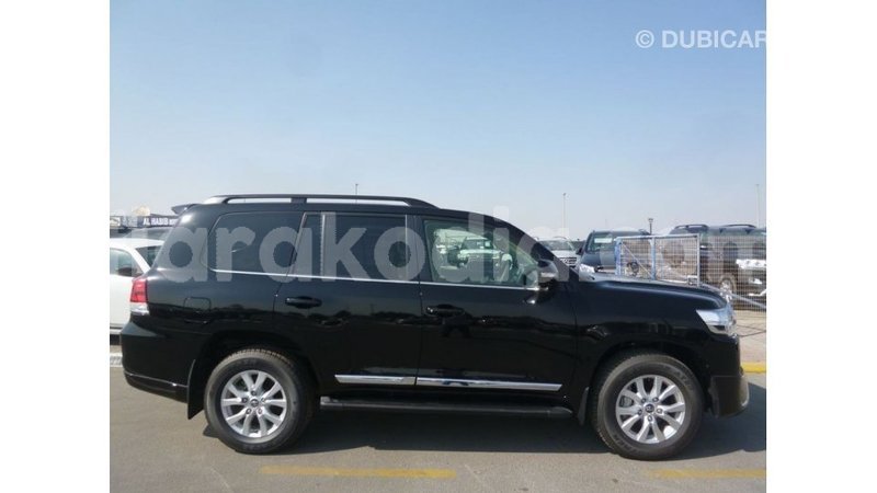 Big with watermark toyota land cruiser diana import dubai 5256