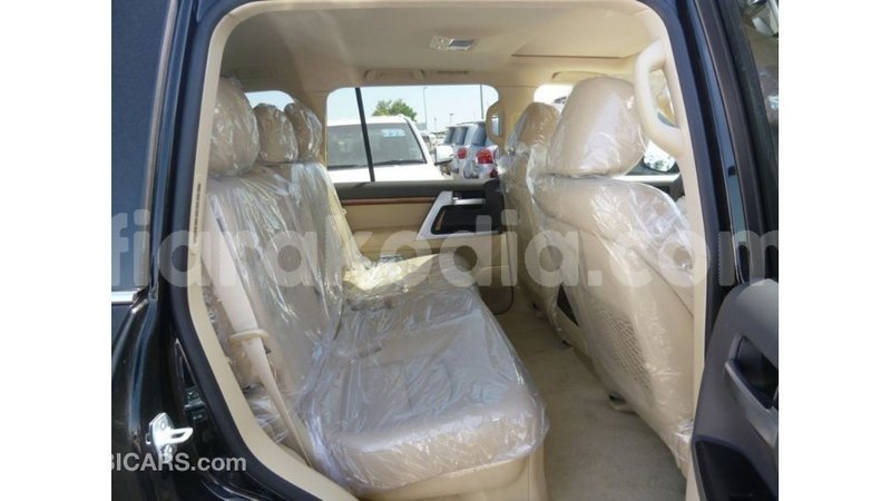 Big with watermark toyota land cruiser diana import dubai 5257