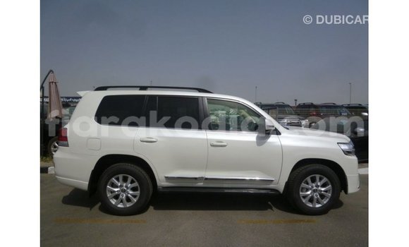 Acheter Import Voiture Toyota Land Cruiser Blanc à Import - Dubai, Diana Acheter Import Voiture Toyota Land Cruiser Blanc à Import - Dubai, Diana