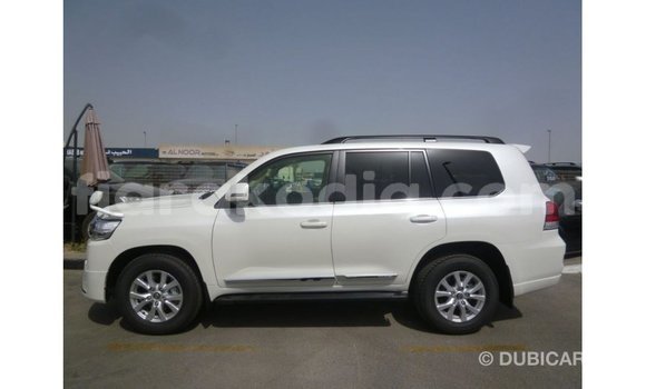 Acheter Import Voiture Toyota Land Cruiser Blanc à Import - Dubai, Diana Acheter Import Voiture Toyota Land Cruiser Blanc à Import - Dubai, Diana